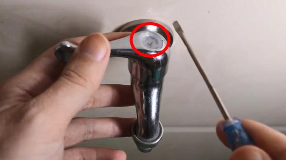 水龍頭滴水怎么處理？看步驟圖跟著老師傅一步步操作一下吧！
