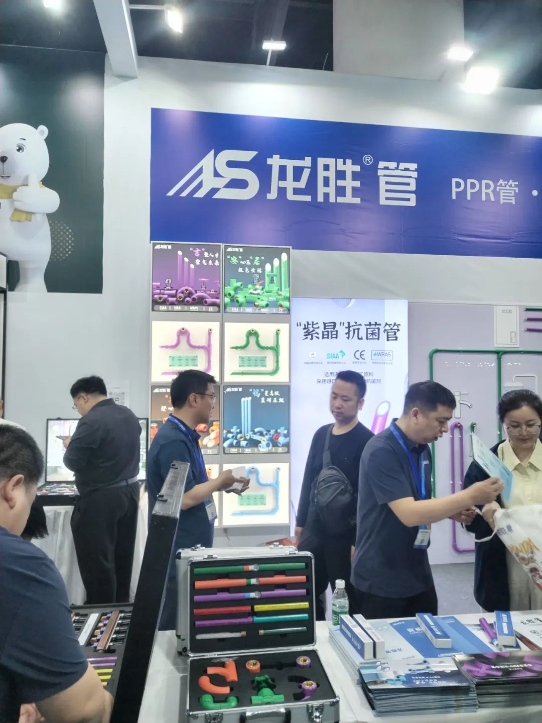 龍勝管2025成都建博會(huì)：用科技重塑健康，以藝術(shù)定義未來